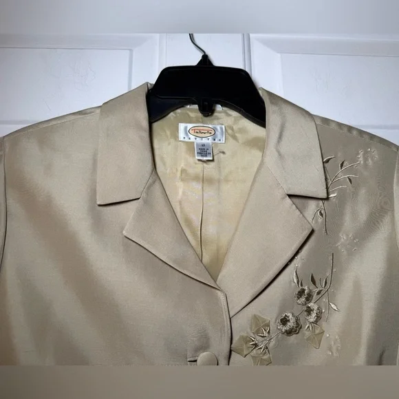 Talbots Pure Silk Embroidered Beads Beige Suit Sz 12 Petite Skirt Blazer Floral - Picture 11 of 14